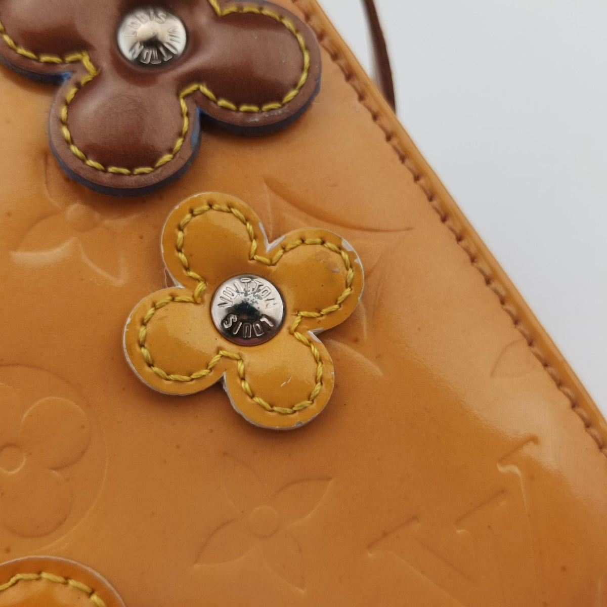 Pre-owned Louis Vuitton Flower Lexington Pouch Beige x Multicolor Vernis M92248 handbag | stylenewstar