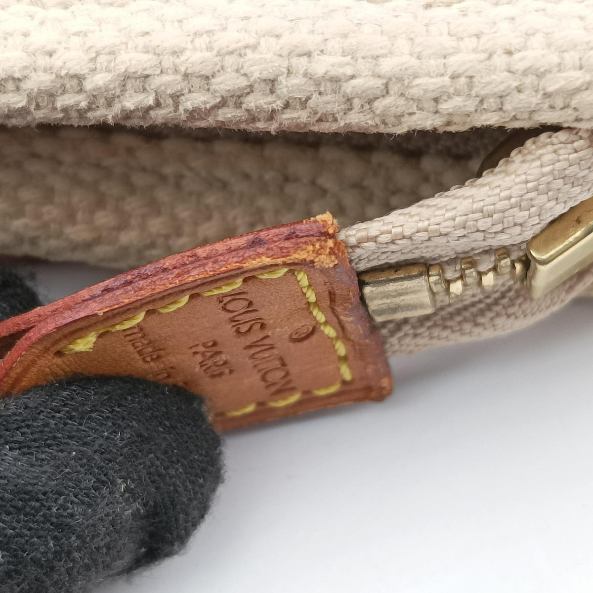 Pre-owned Louis Vuitton Kaba MM Antigua Beige x Red Canvas M40035 handbag | stylenewstar