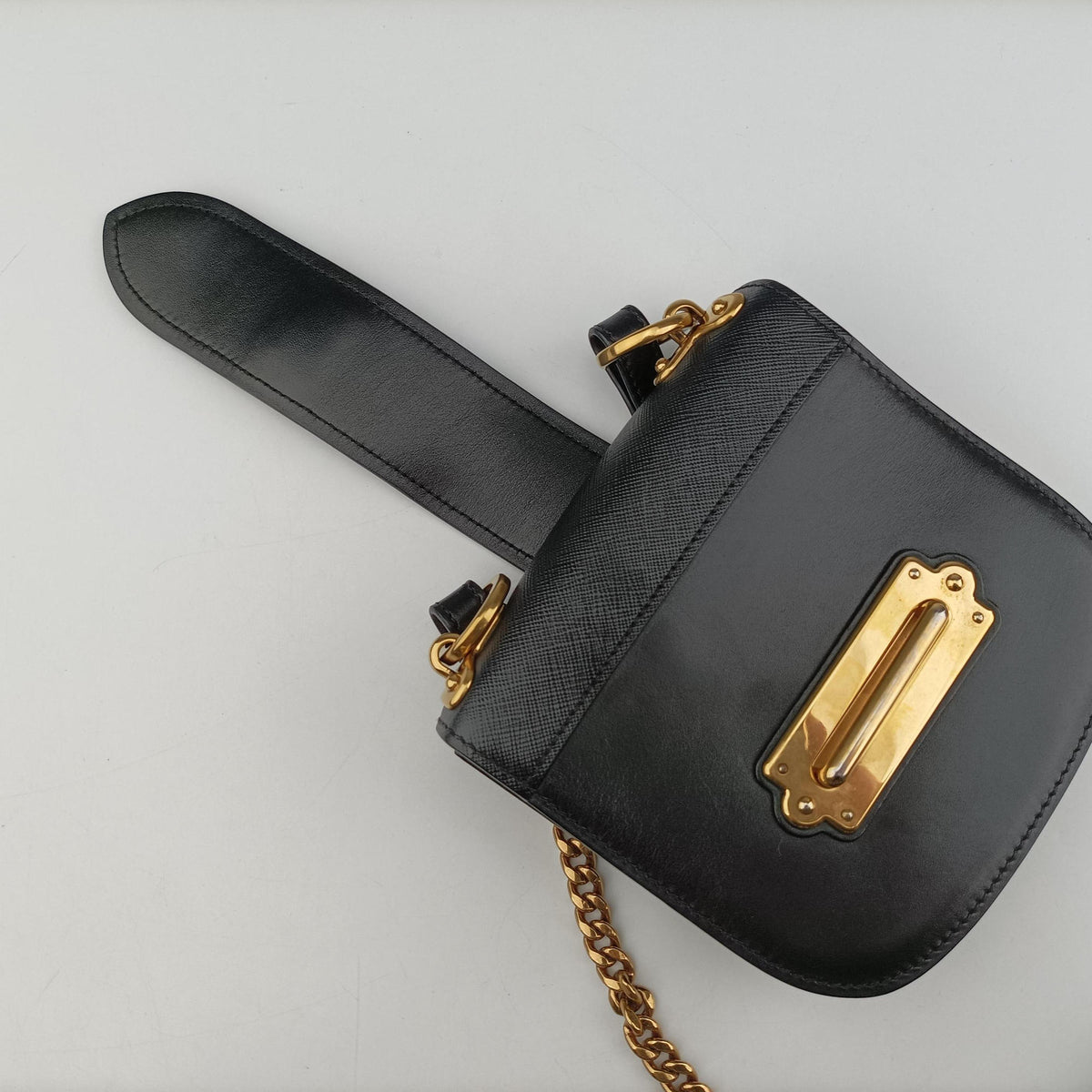 Secondhand Prada Pionniere Black leather 1BH056 shoulderbag | stylenewstar
