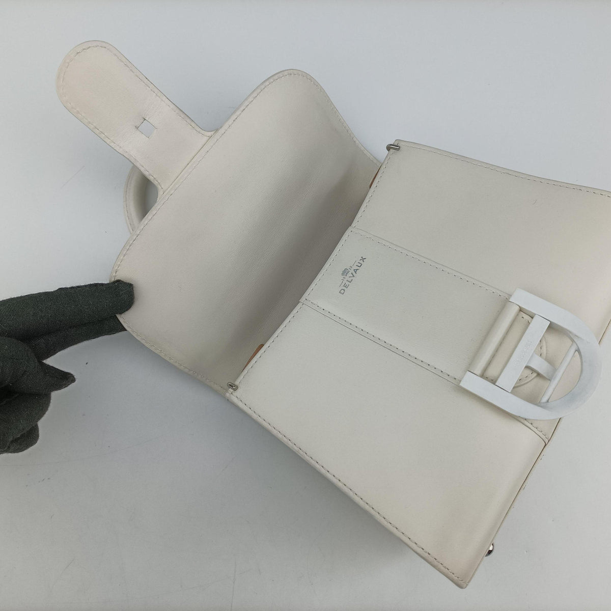 Vintage Delvaux Brillant White Leather  shoulderbag | stylenewstar