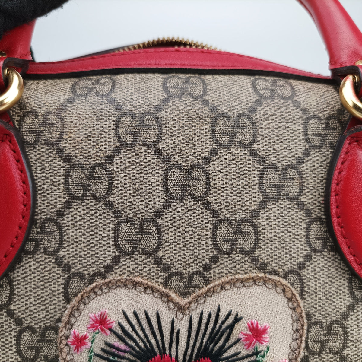Secondhand Gucci GG SUPREME Heart Embroidered Beige x Multicolour PVC coated canvas×Leather 409529 shoulderbag | stylenewstar