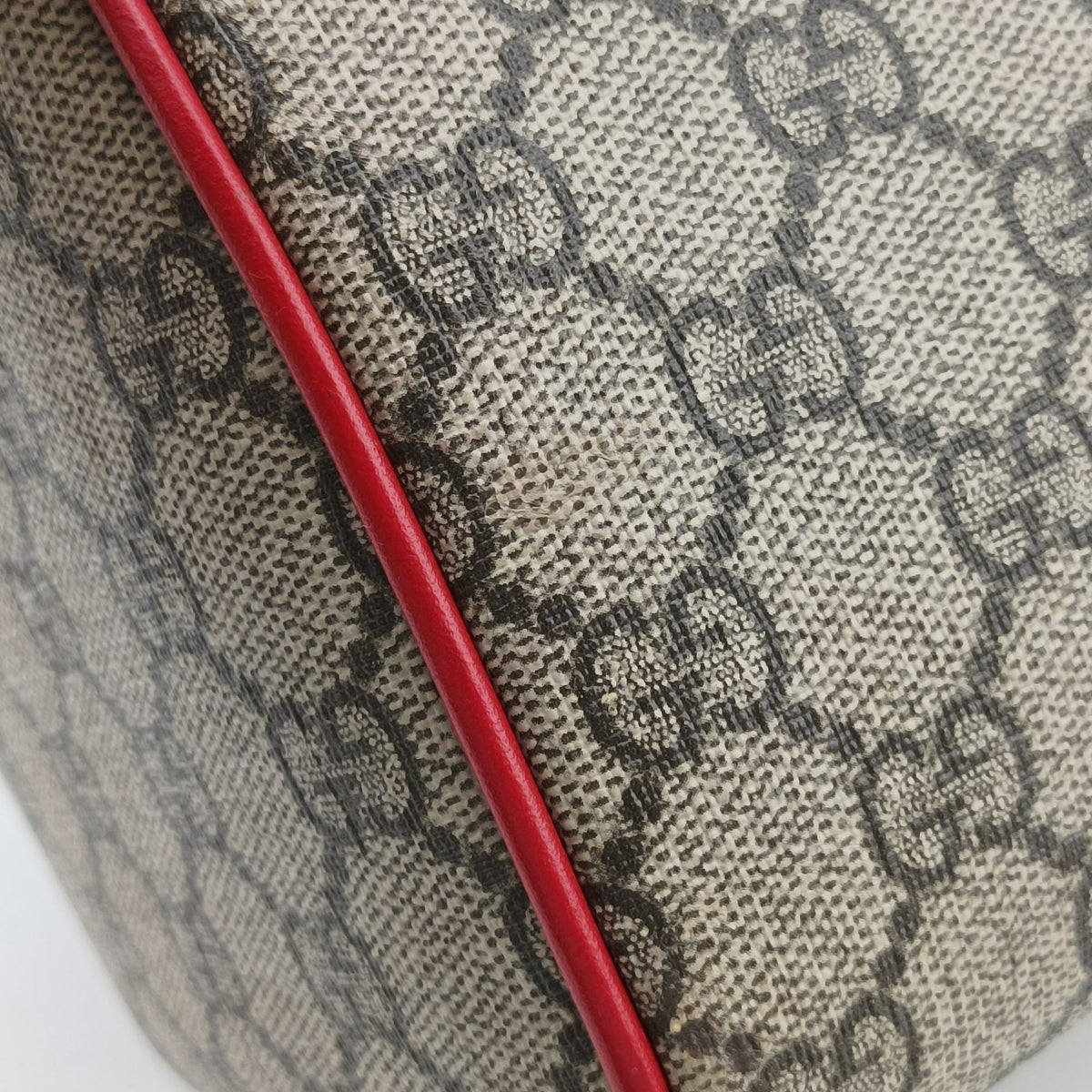 Secondhand Gucci GG SUPREME Heart Embroidered Beige x Multicolour PVC coated canvas×Leather 409529 shoulderbag | stylenewstar