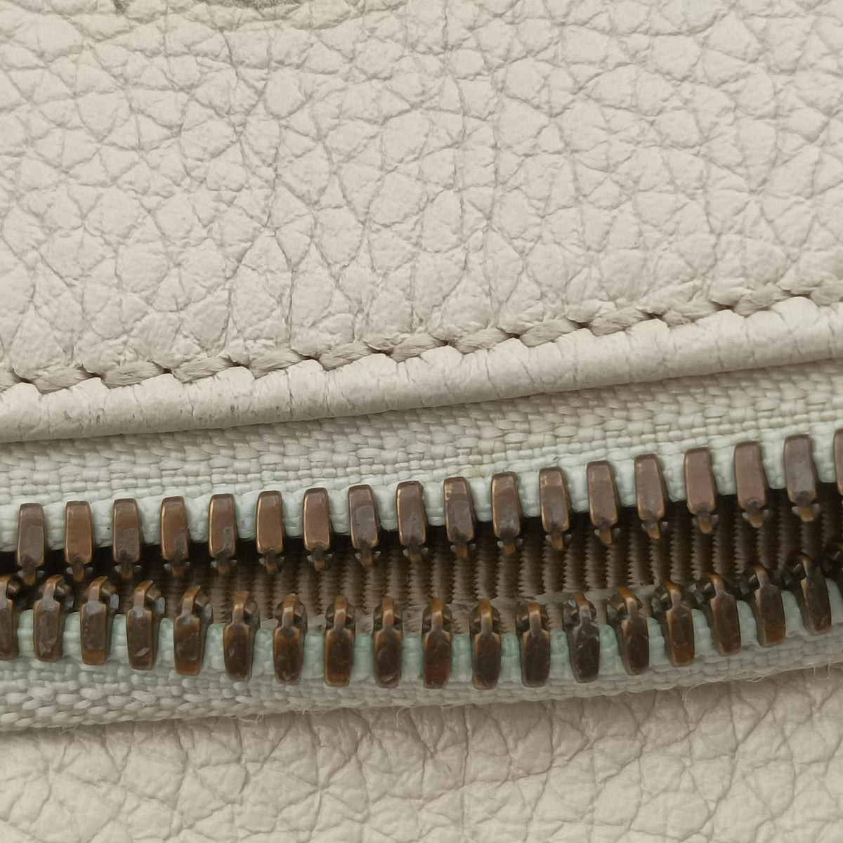 Pre-owned Gucci Print White Leather 527792 bum bag/waist bag | stylenewstar