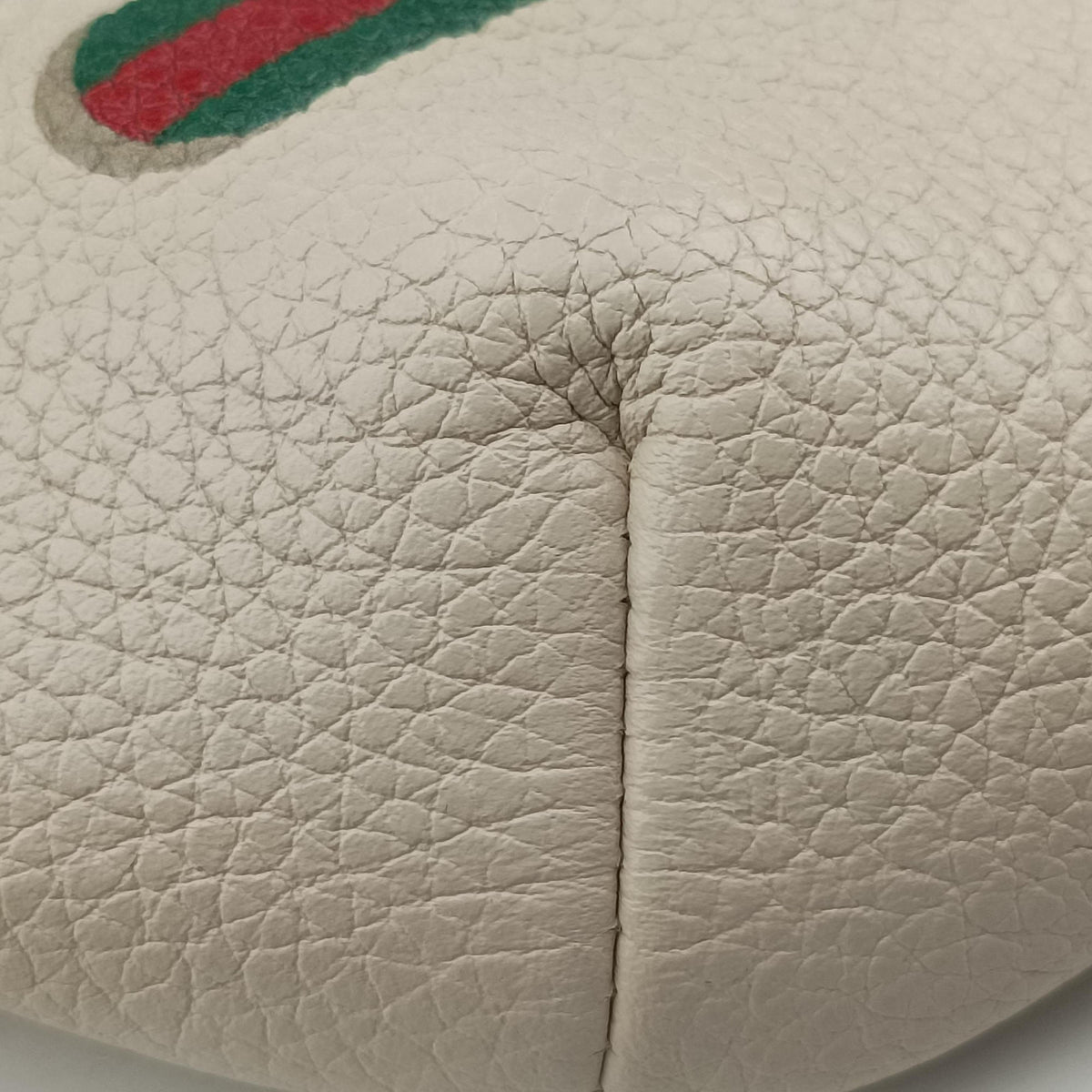 Pre-owned Gucci Print White Leather 527792 bum bag/waist bag | stylenewstar