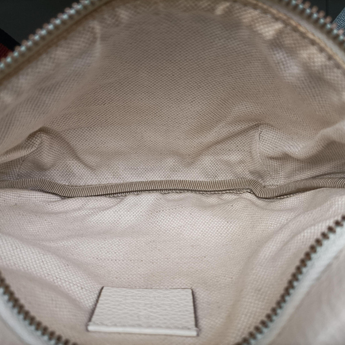 Pre-owned Gucci Print White Leather 527792 bum bag/waist bag | stylenewstar