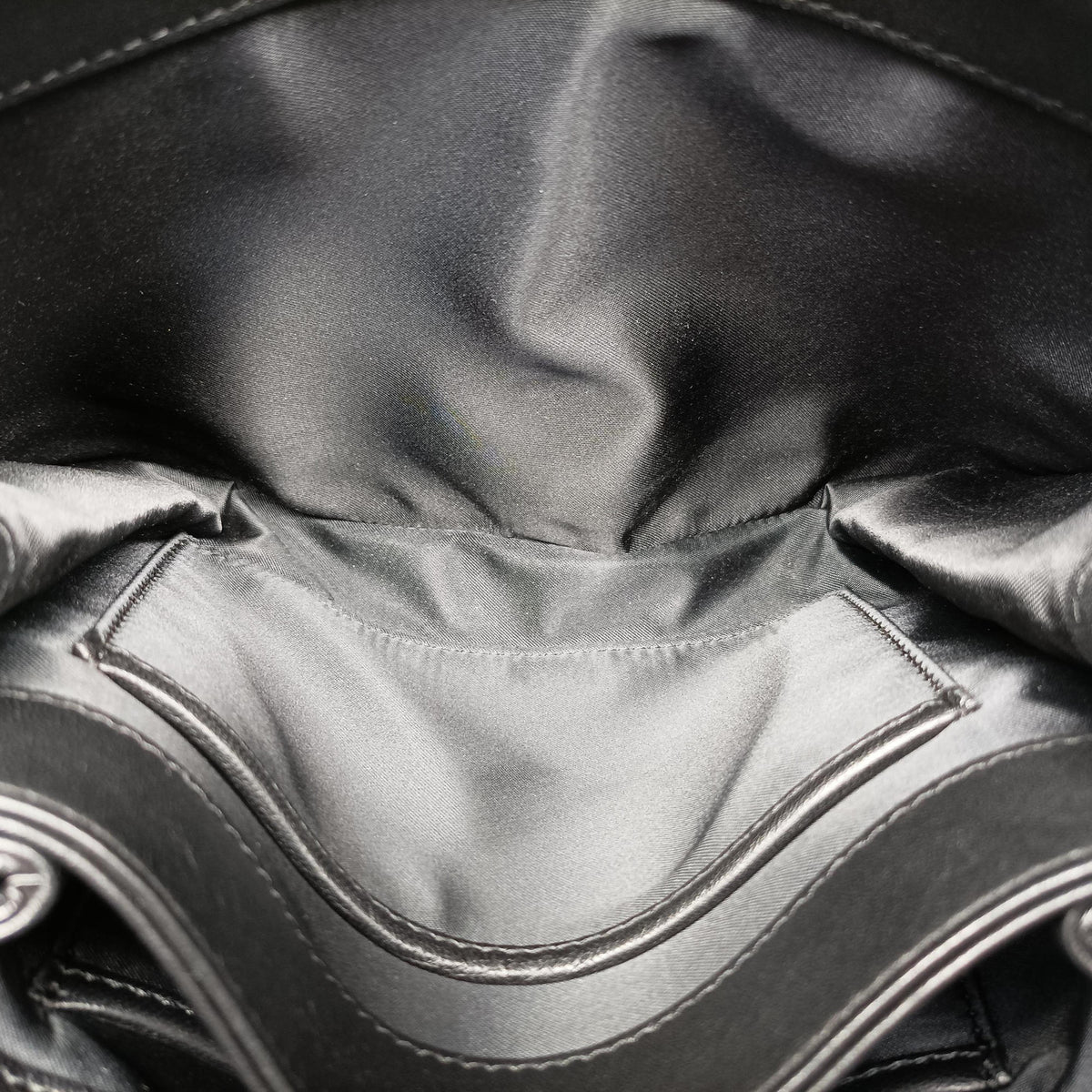 Pre-owned VERSACE La Medusa Black Leather  shoulderbag | stylenewstar