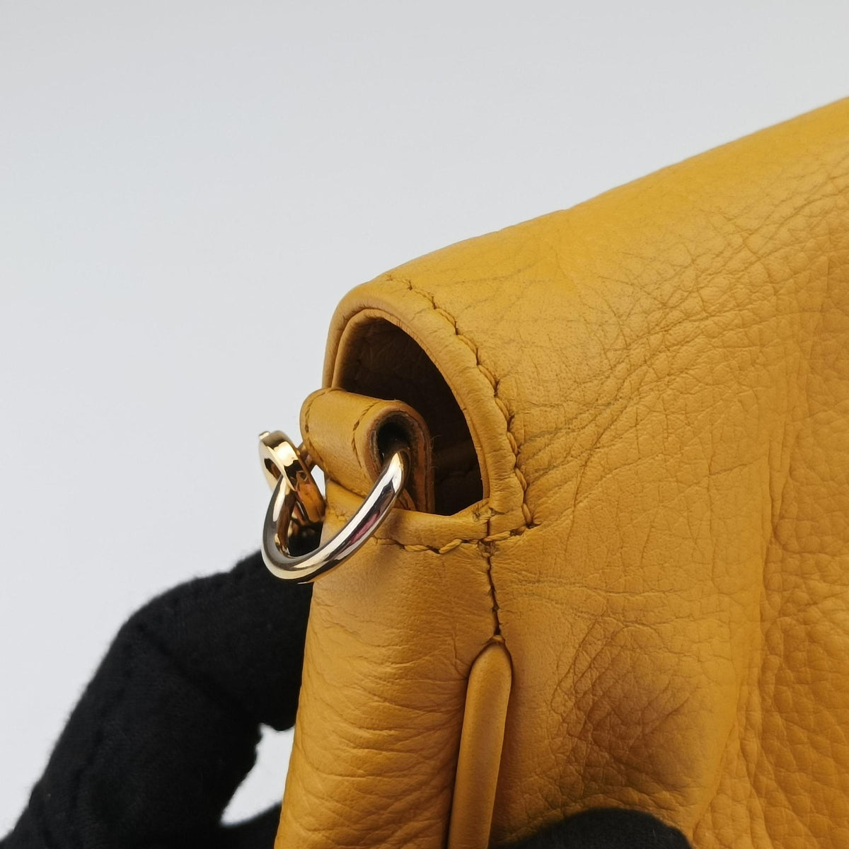 Pre-owned Fendi Fendista Pochette Yellow Leather 8M0376 shoulderbag | stylenewstar