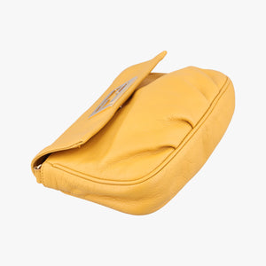 Pre-owned Fendi Fendista Pochette Yellow Leather 8M0376 shoulderbag | stylenewstar