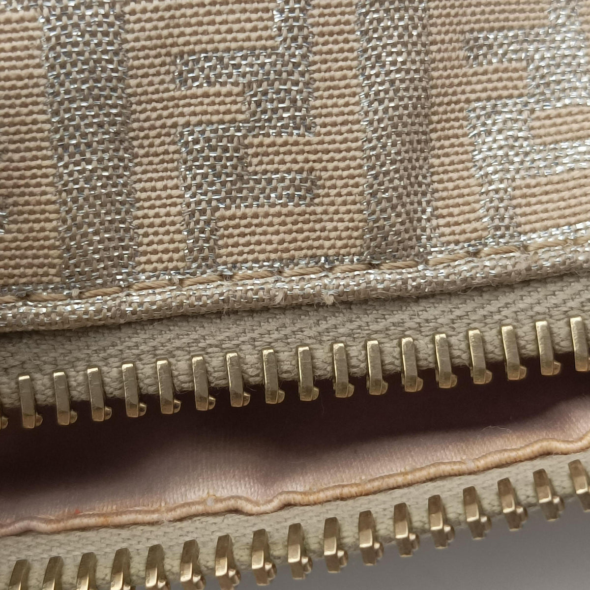 Pre-owned Fendi Zucchino Glitter Logo Pink Canvas 8BL071 handbag | stylenewstar