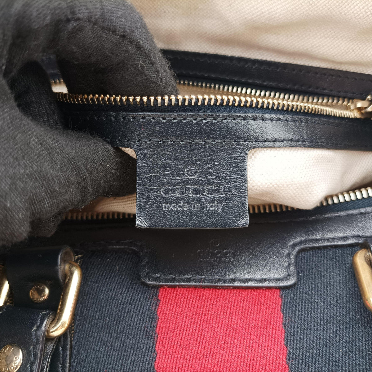 Pre-owned Gucci Sherry Line navy×red×beige canvas×leather 247205 shoulderbag | stylenewstar