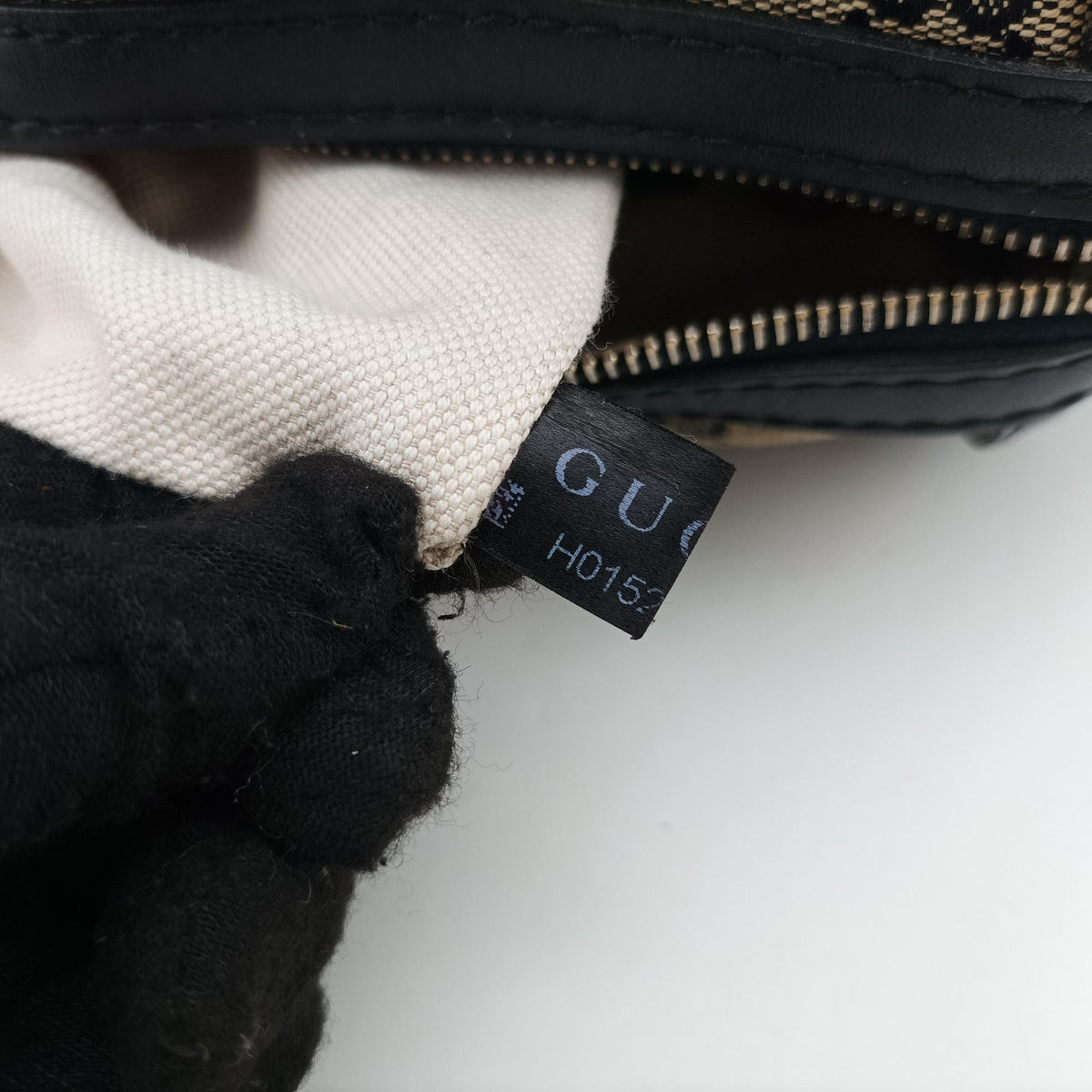 Pre-owned Gucci Sherry Line navy×red×beige canvas×leather 247205 shoulderbag | stylenewstar