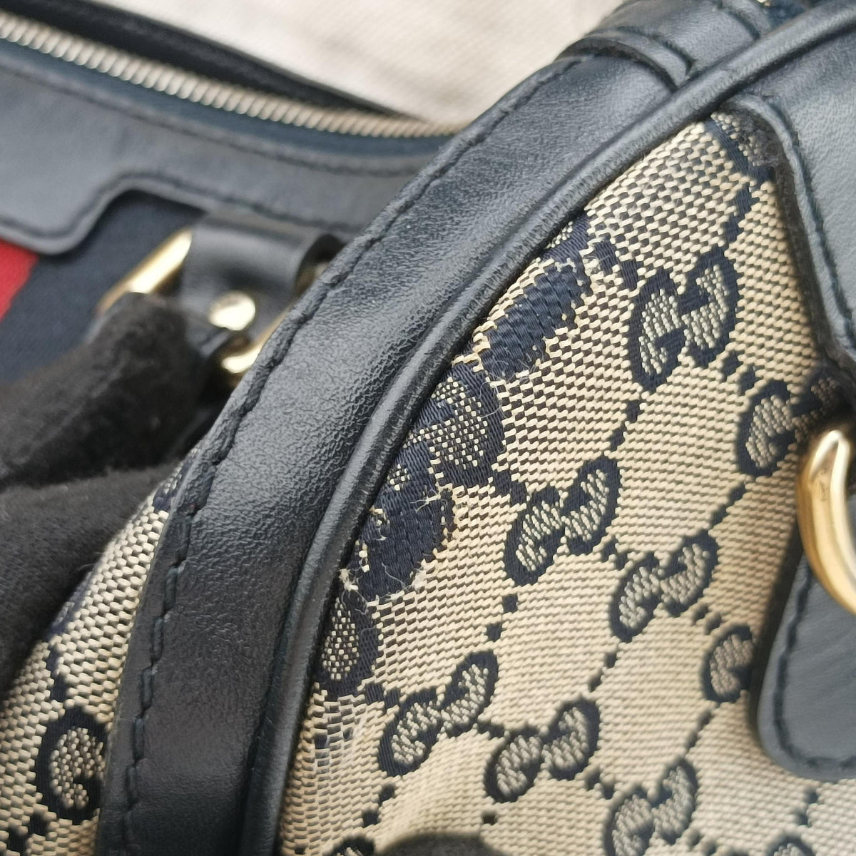 Pre-owned Gucci Sherry Line navy×red×beige canvas×leather 247205 shoulderbag | stylenewstar