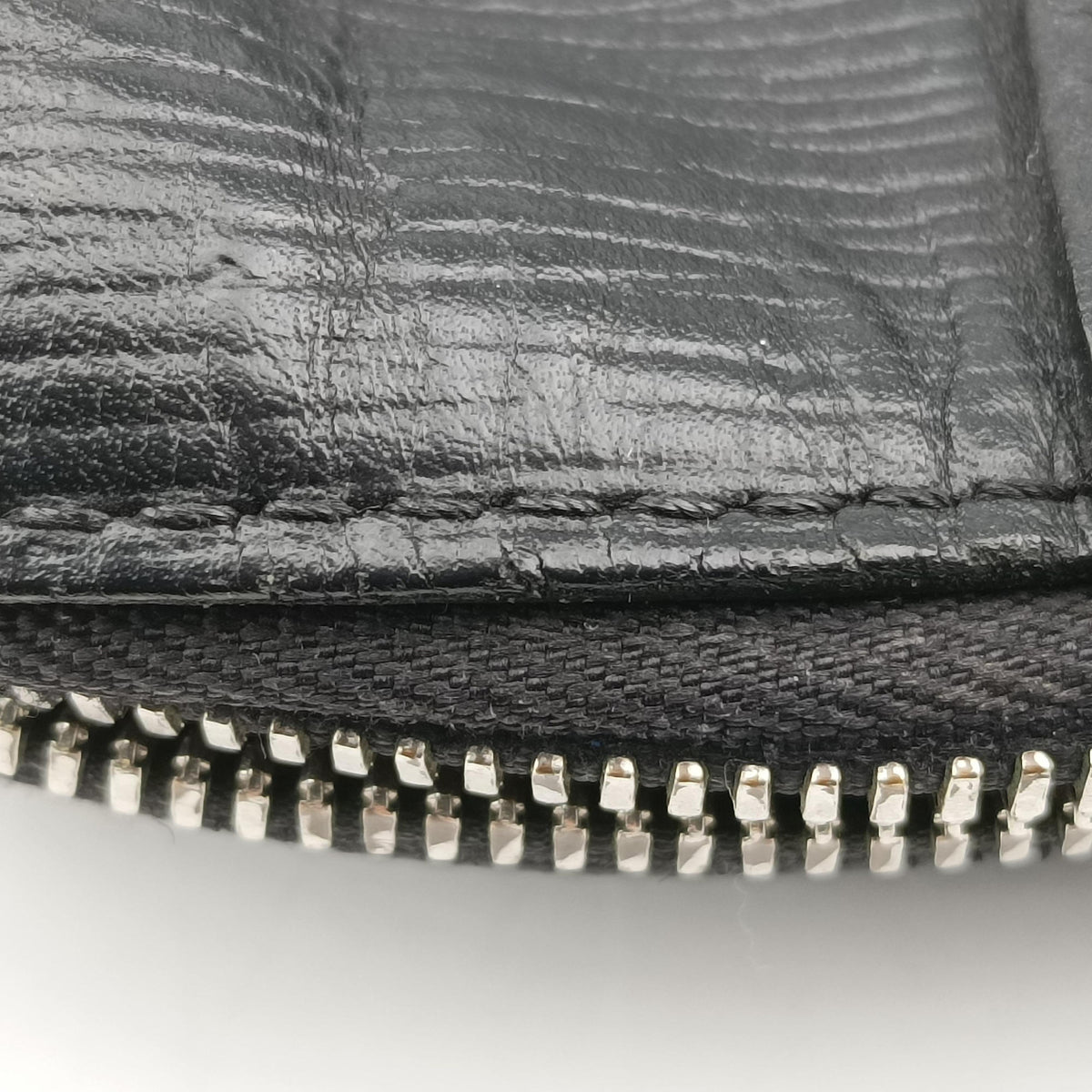 Pre-owned Louis Vuitton PorteDocument noir Epi M50163 handbag | stylenewstar