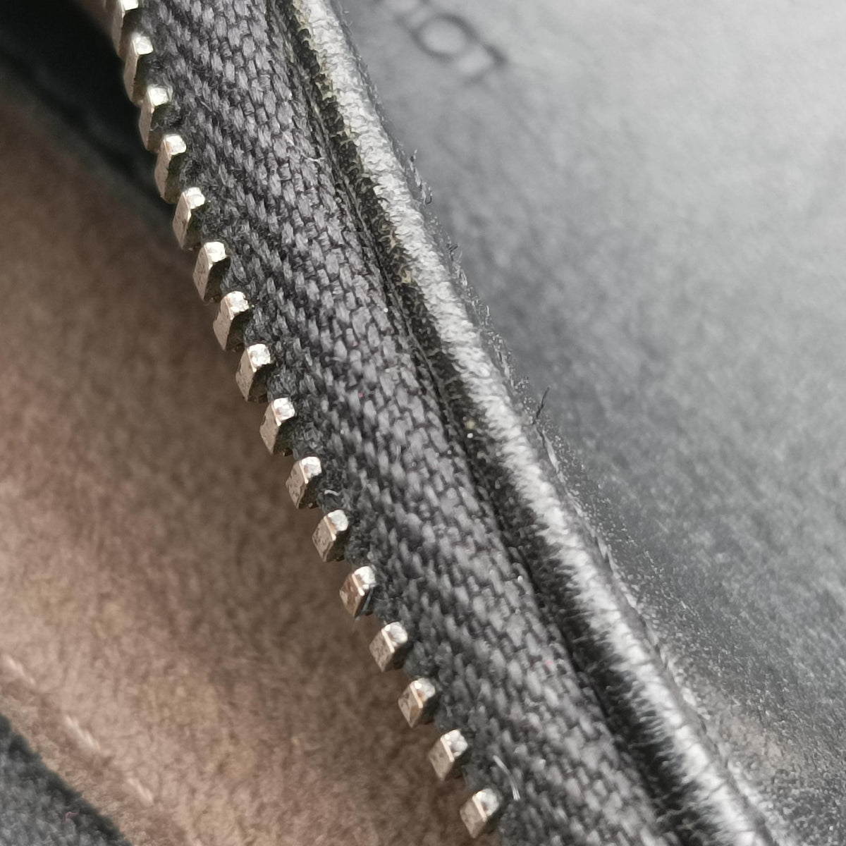 Pre-owned Louis Vuitton PorteDocument noir Epi M50163 handbag | stylenewstar