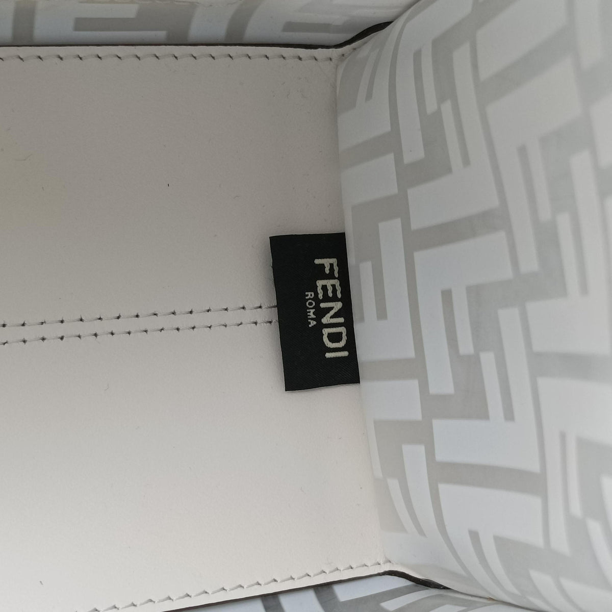 Pre-owned Fendi Runaway Shopper White PVC coated canvas 8BH353 shoulderbag | stylenewstar