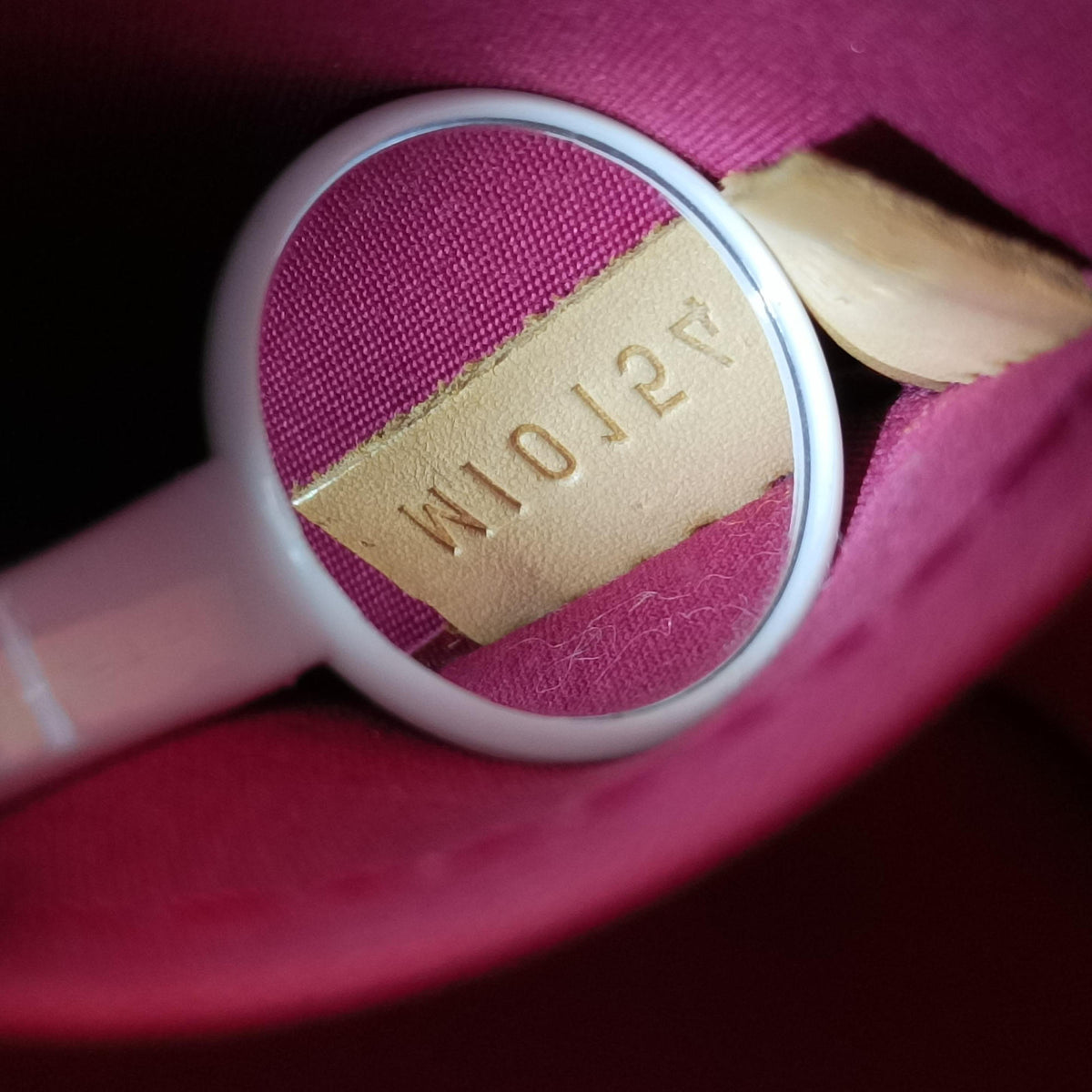 Secondhand Louis Vuitton Alma PM pomme d'amour Vernis M90096 handbag | stylenewstar