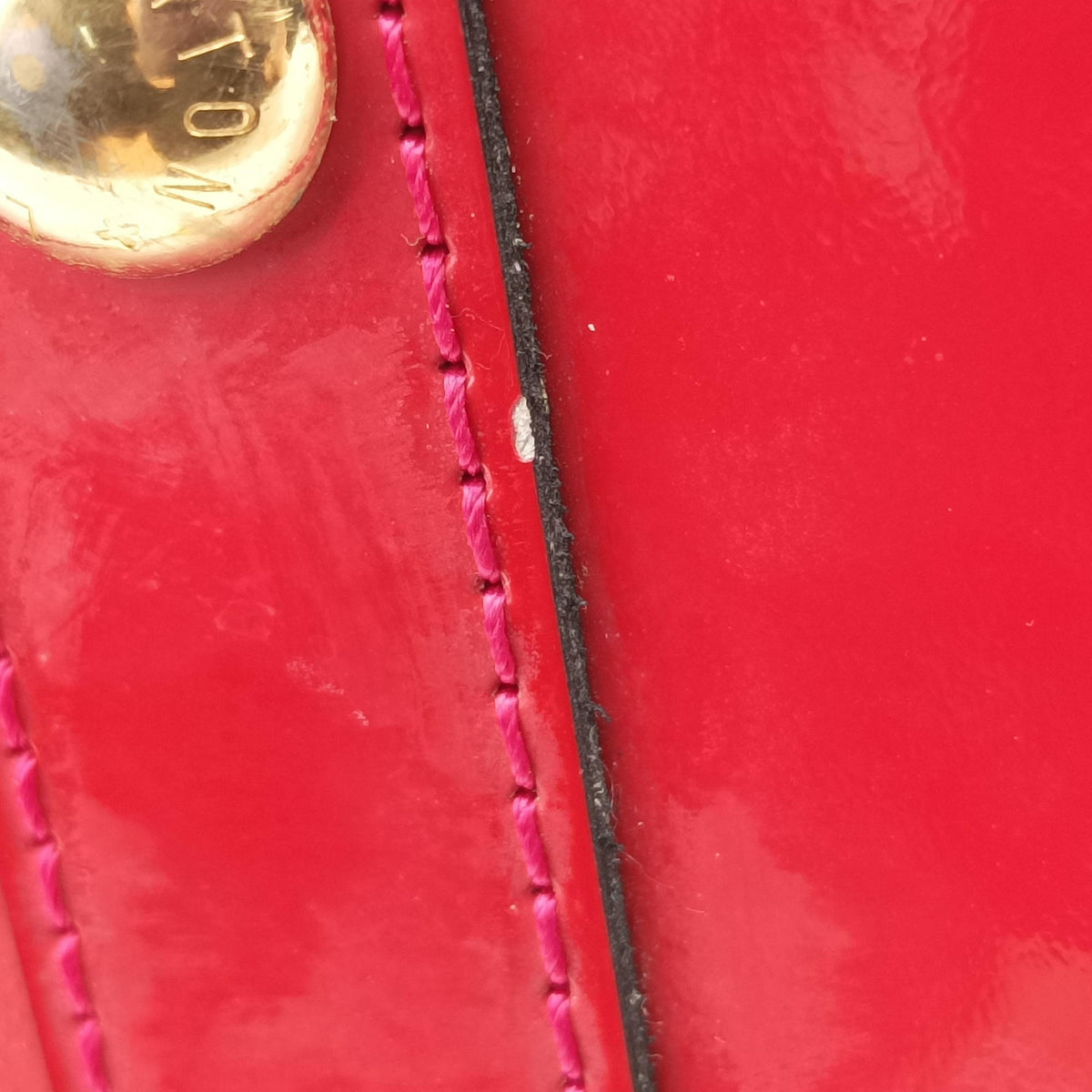 Secondhand Louis Vuitton Alma PM pomme d'amour Vernis M90096 handbag | stylenewstar