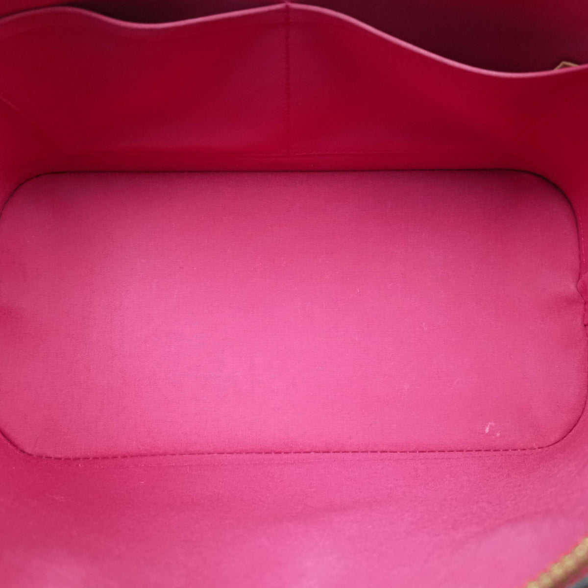 Secondhand Louis Vuitton Alma PM pomme d'amour Vernis M90096 handbag | stylenewstar