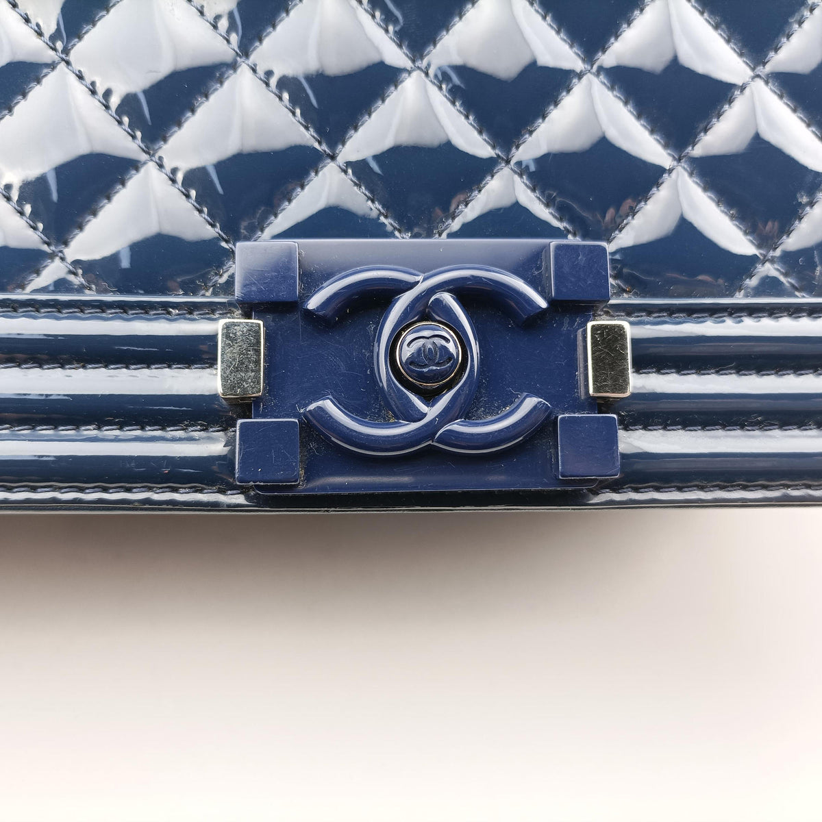Pre-owned Chanel BOY CHANEL Navy Patent A67086 shoulderbag | stylenewstar