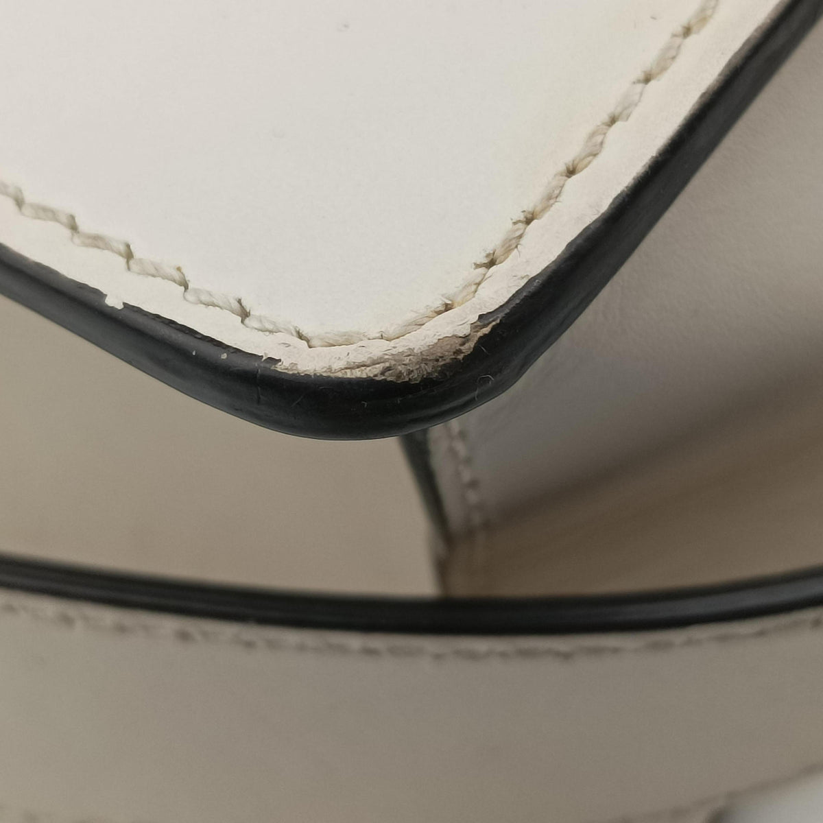 Pre-owned Gucci Sylvie White Leather 421882 shoulderbag | stylenewstar