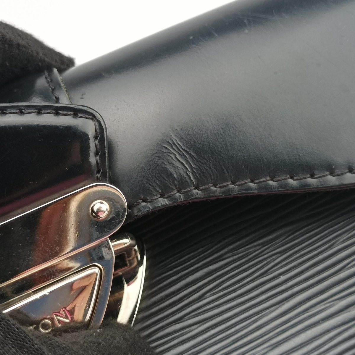 Pre-owned Louis Vuitton Pochette Montaigne Noir Epi M59292 shoulderbag | stylenewstar