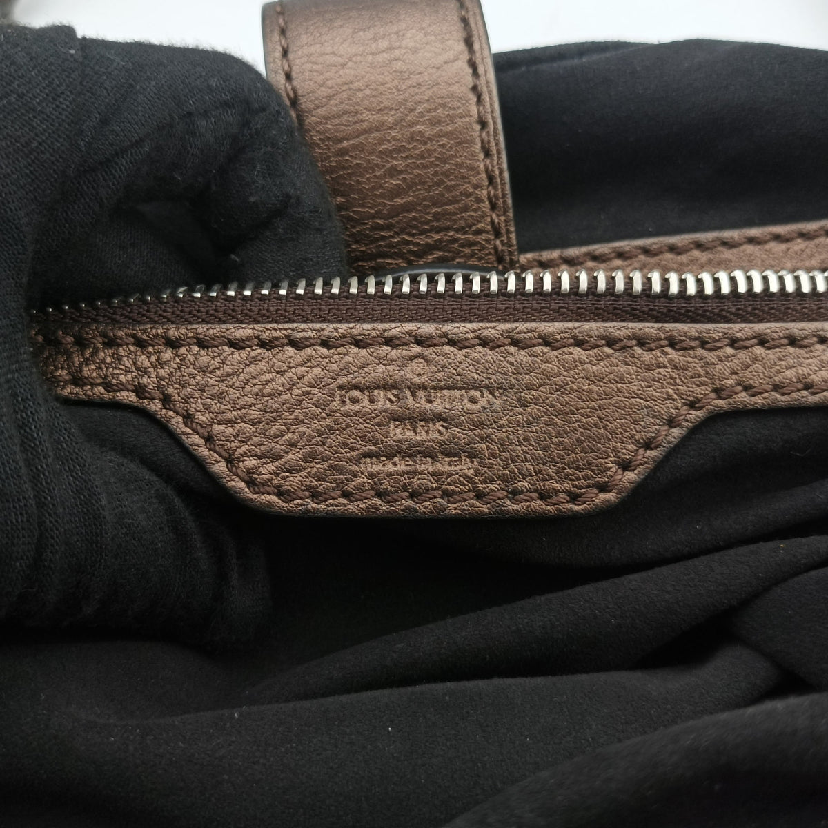 Pre-owned Louis Vuitton MAHINA L MORDORE Mahina M95766 handbag | stylenewstar