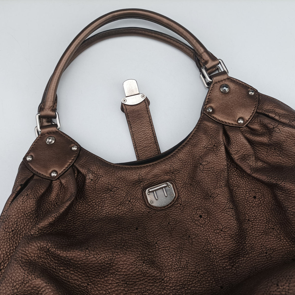 Pre-owned Louis Vuitton MAHINA L MORDORE Mahina M95766 handbag | stylenewstar