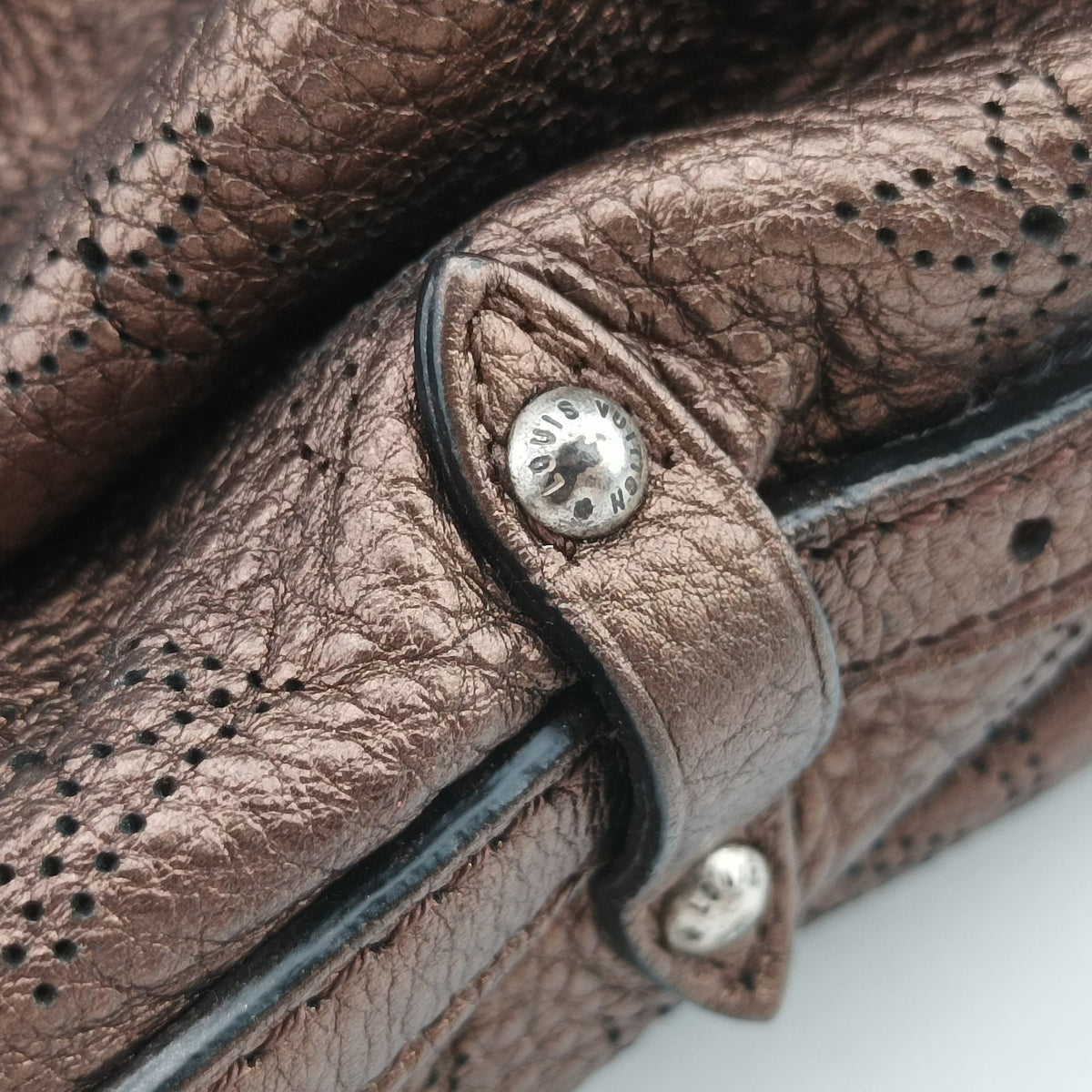 Pre-owned Louis Vuitton MAHINA L MORDORE Mahina M95766 handbag | stylenewstar
