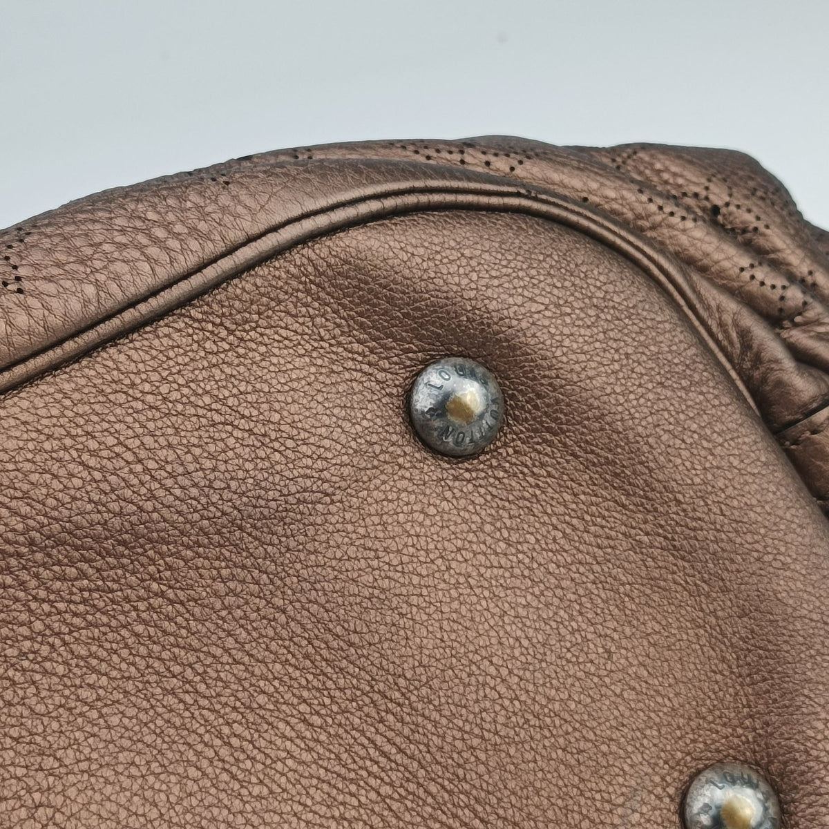Pre-owned Louis Vuitton MAHINA L MORDORE Mahina M95766 handbag | stylenewstar