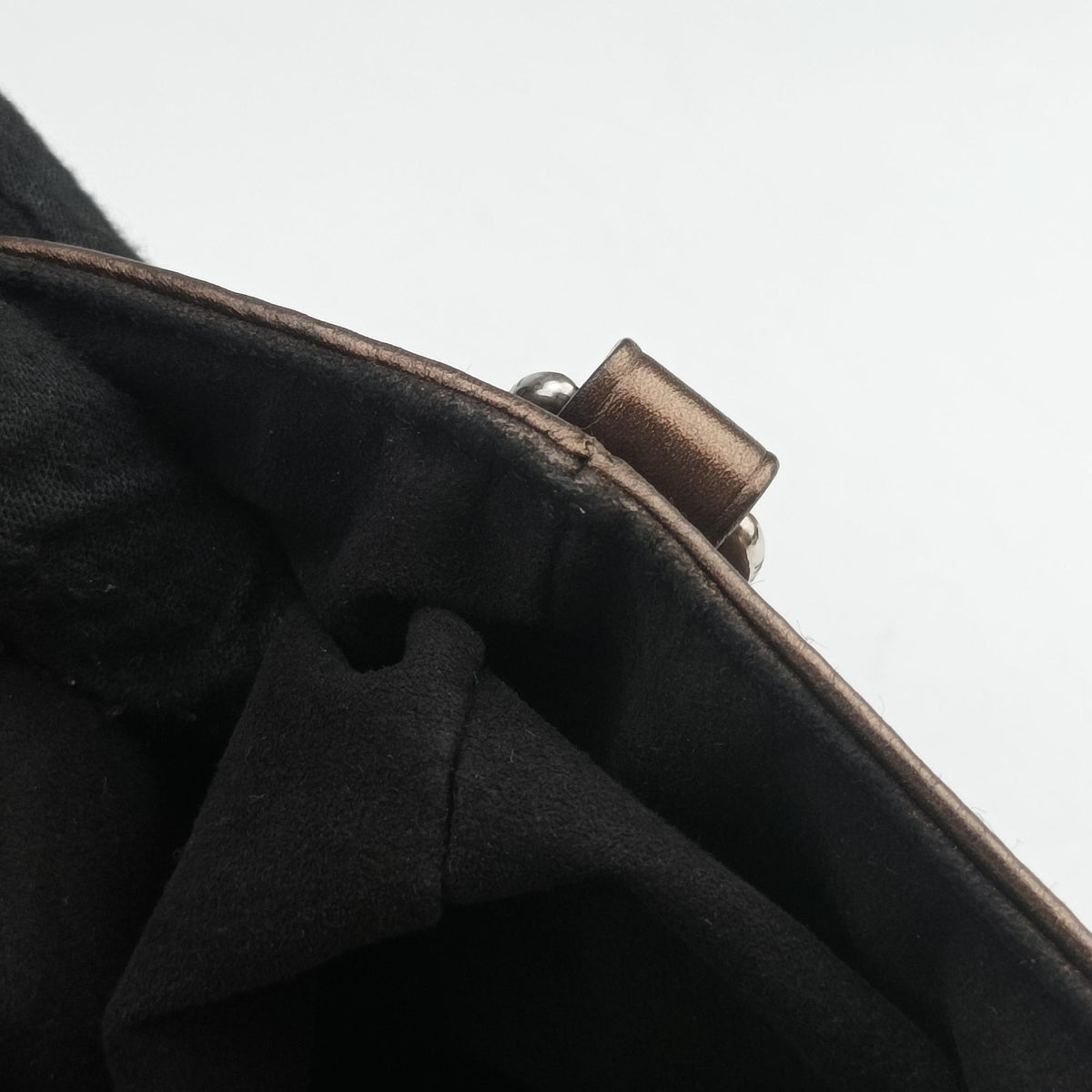 Pre-owned Louis Vuitton MAHINA L MORDORE Mahina M95766 handbag | stylenewstar