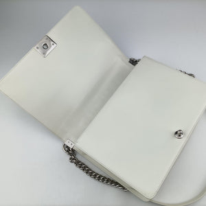 Pre-owned Chanel BOY CHANEL White Enamel A67021 shoulderbag | stylenewstar