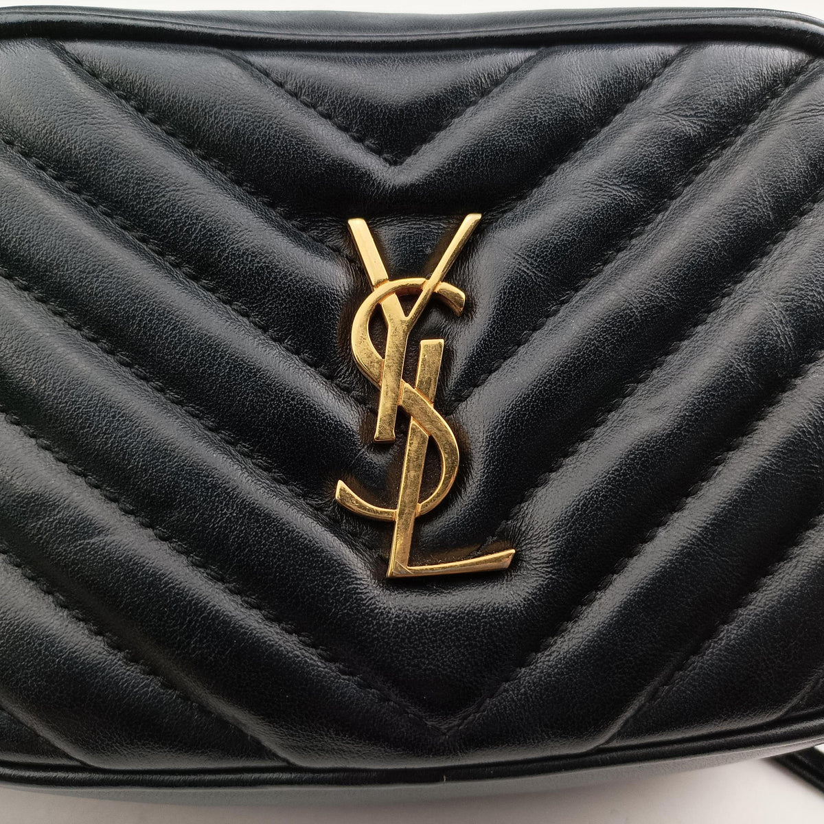 Secondhand Yves Saint Laurent LOU camera Black Leather 534817 shoulderbag | stylenewstar