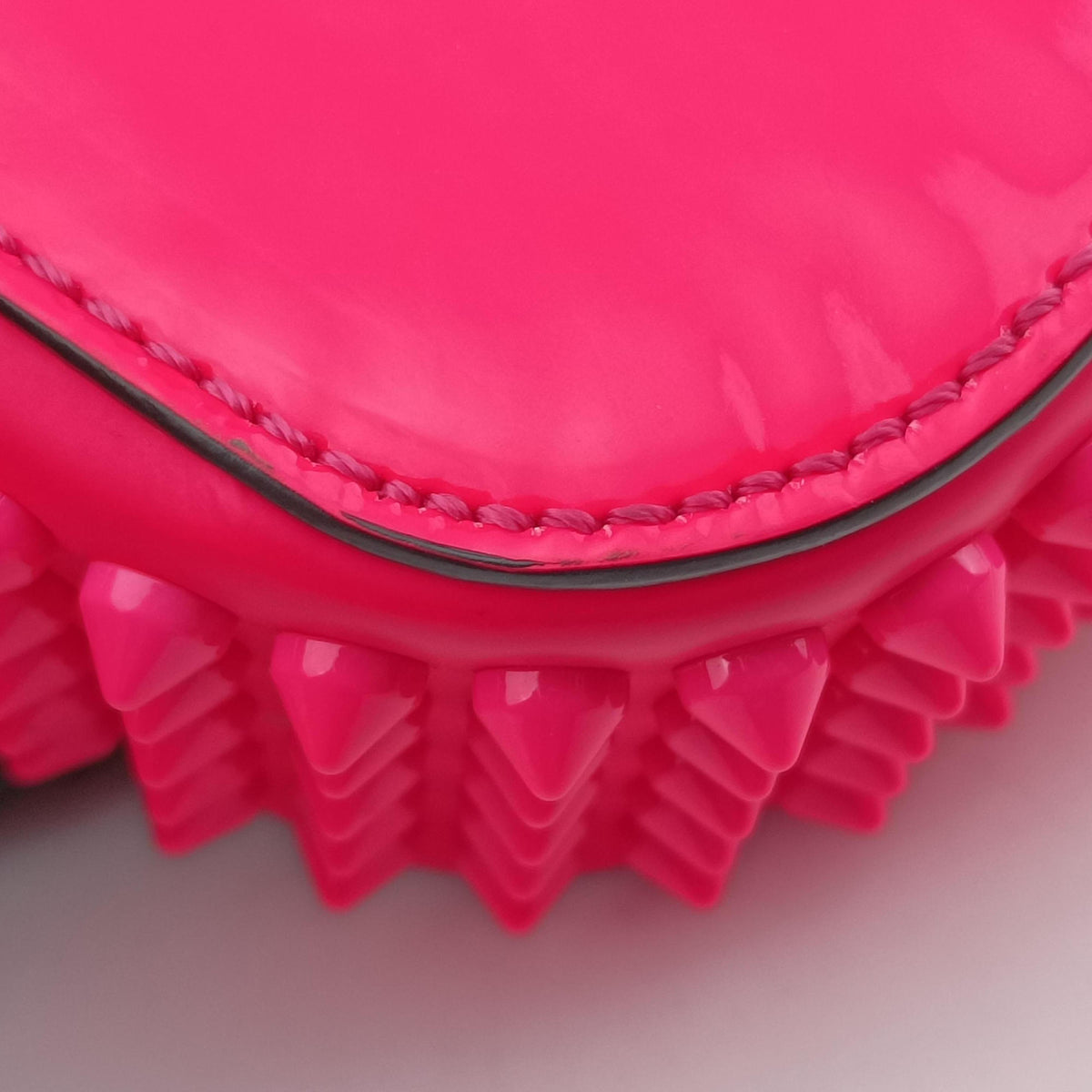 Secondhand Christian Louboutin Sweet Charity Scarabe Spike Rose Patent Leather  shoulderbag | stylenewstar
