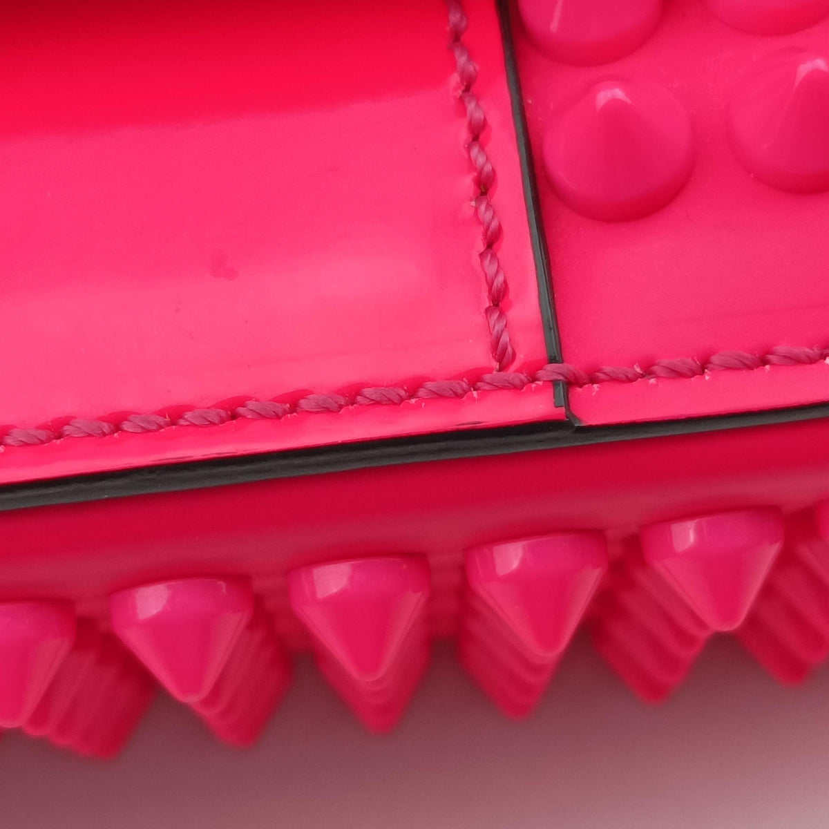 Secondhand Christian Louboutin Sweet Charity Scarabe Spike Rose Patent Leather  shoulderbag | stylenewstar
