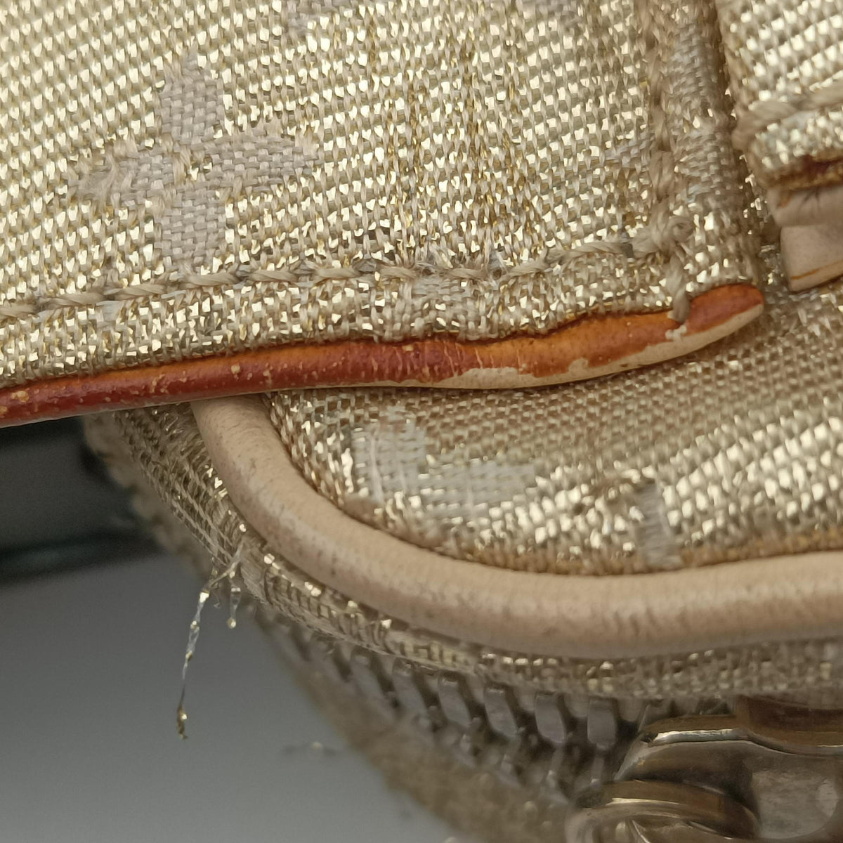 Pre-owned Louis Vuitton Shine McKenna Golden Monogram Shine M92363 shoulderbag | stylenewstar