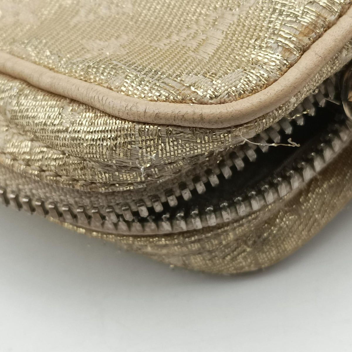Pre-owned Louis Vuitton Shine McKenna Golden Monogram Shine M92363 shoulderbag | stylenewstar
