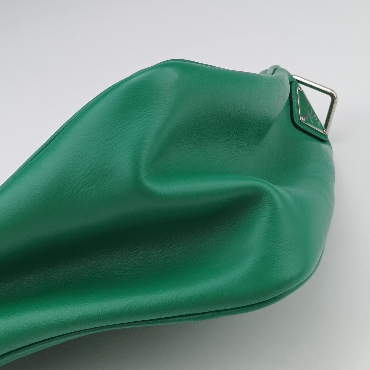 Pre-owned Prada triangle embossed logo Green Leather 1BH190 shoulderbag | stylenewstar