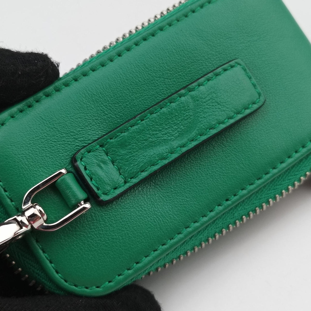 Pre-owned Prada triangle embossed logo Green Leather 1BH190 shoulderbag | stylenewstar