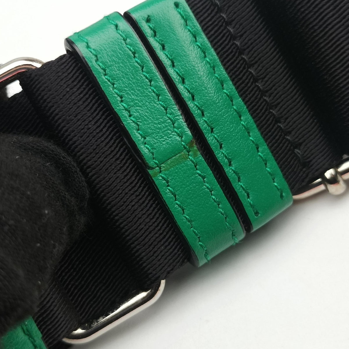 Pre-owned Prada triangle embossed logo Green Leather 1BH190 shoulderbag | stylenewstar