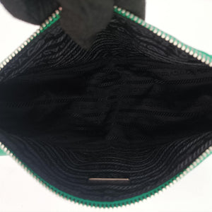 Pre-owned Prada triangle embossed logo Green Leather 1BH190 shoulderbag | stylenewstar