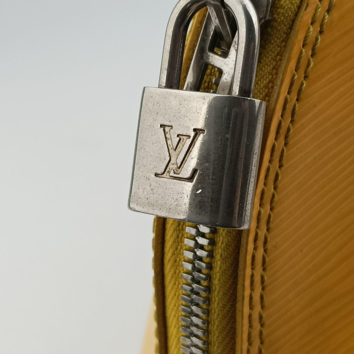 Vintage Louis Vuitton Alma PM MIMOSA EPI M40951 handbag | stylenewstar