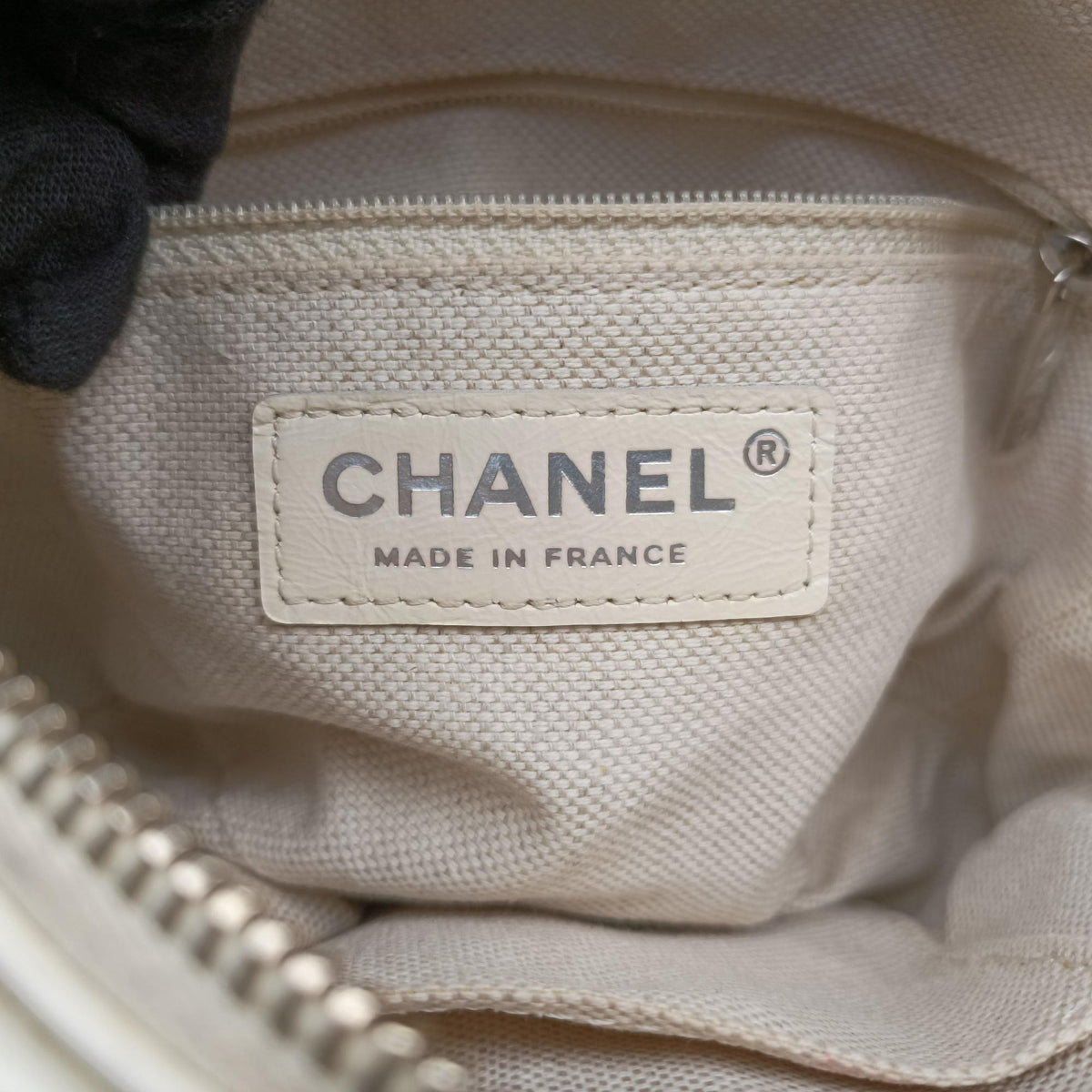 Pre-owned Chanel GABRIELLE White Fabric× Leather A91810 shoulderbag | stylenewstar
