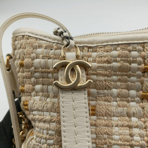Pre-owned Chanel GABRIELLE White Fabric× Leather A91810 shoulderbag | stylenewstar