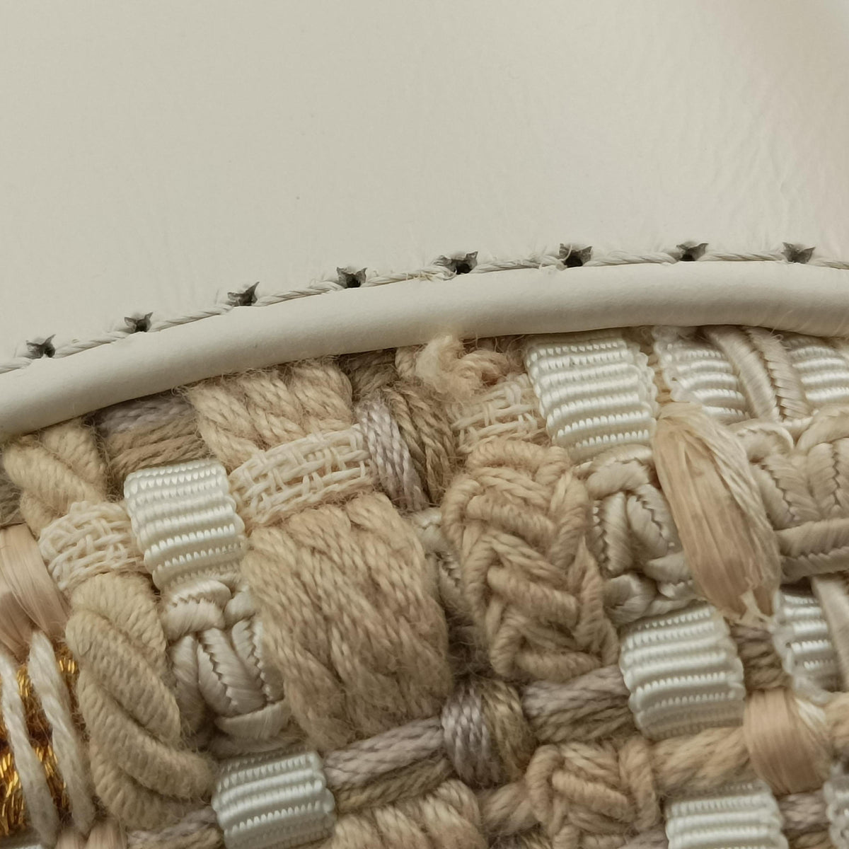 Pre-owned Chanel GABRIELLE White Fabric× Leather A91810 shoulderbag | stylenewstar