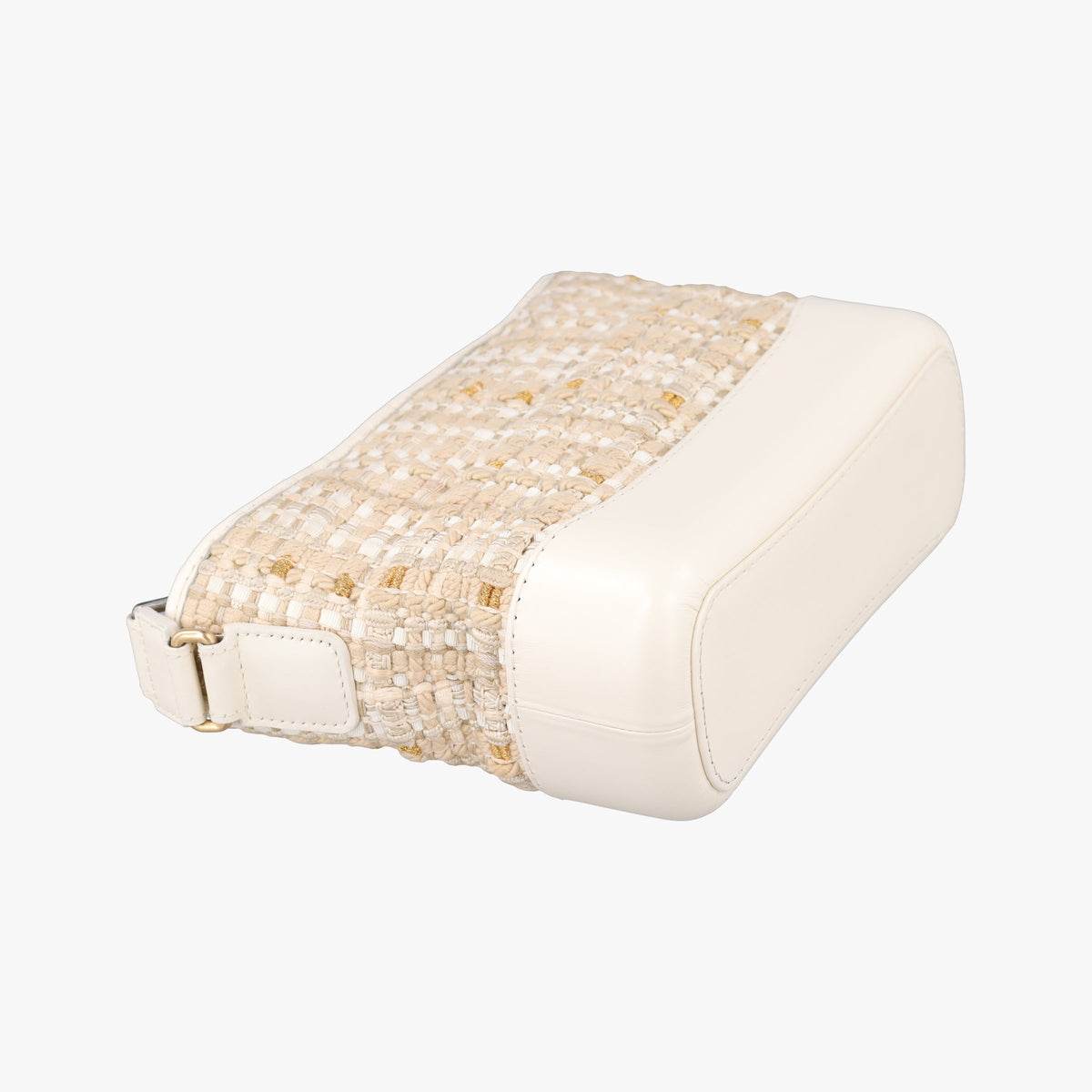 Pre-owned Chanel GABRIELLE White Fabric× Leather A91810 shoulderbag | stylenewstar