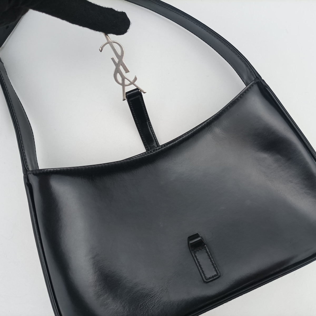 Pre-owned Yves Saint Laurent LE 5 a 7 Mini Hobo Black Patent 57223 shoulderbag | stylenewstar