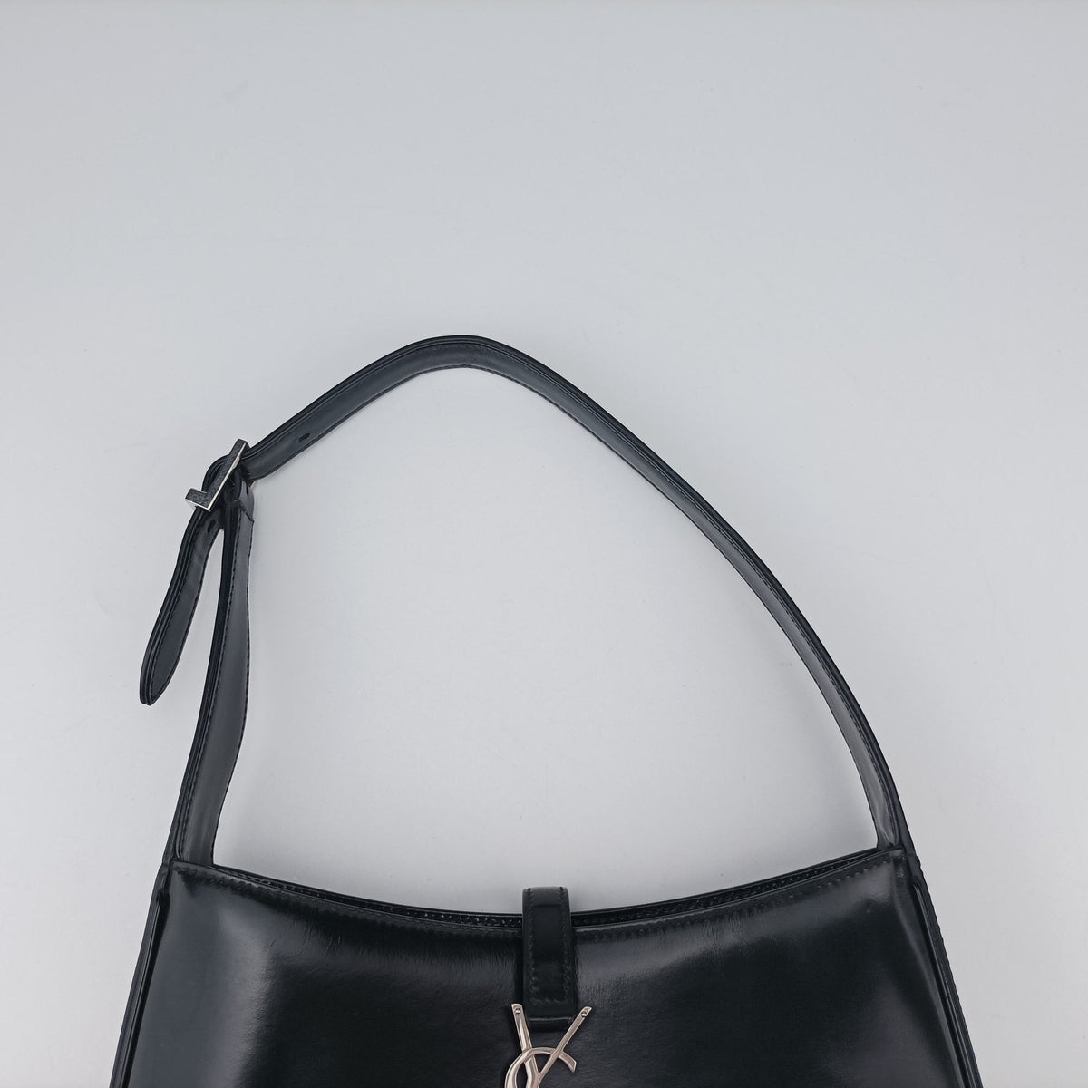 Pre-owned Yves Saint Laurent LE 5 a 7 Mini Hobo Black Patent 57223 shoulderbag | stylenewstar