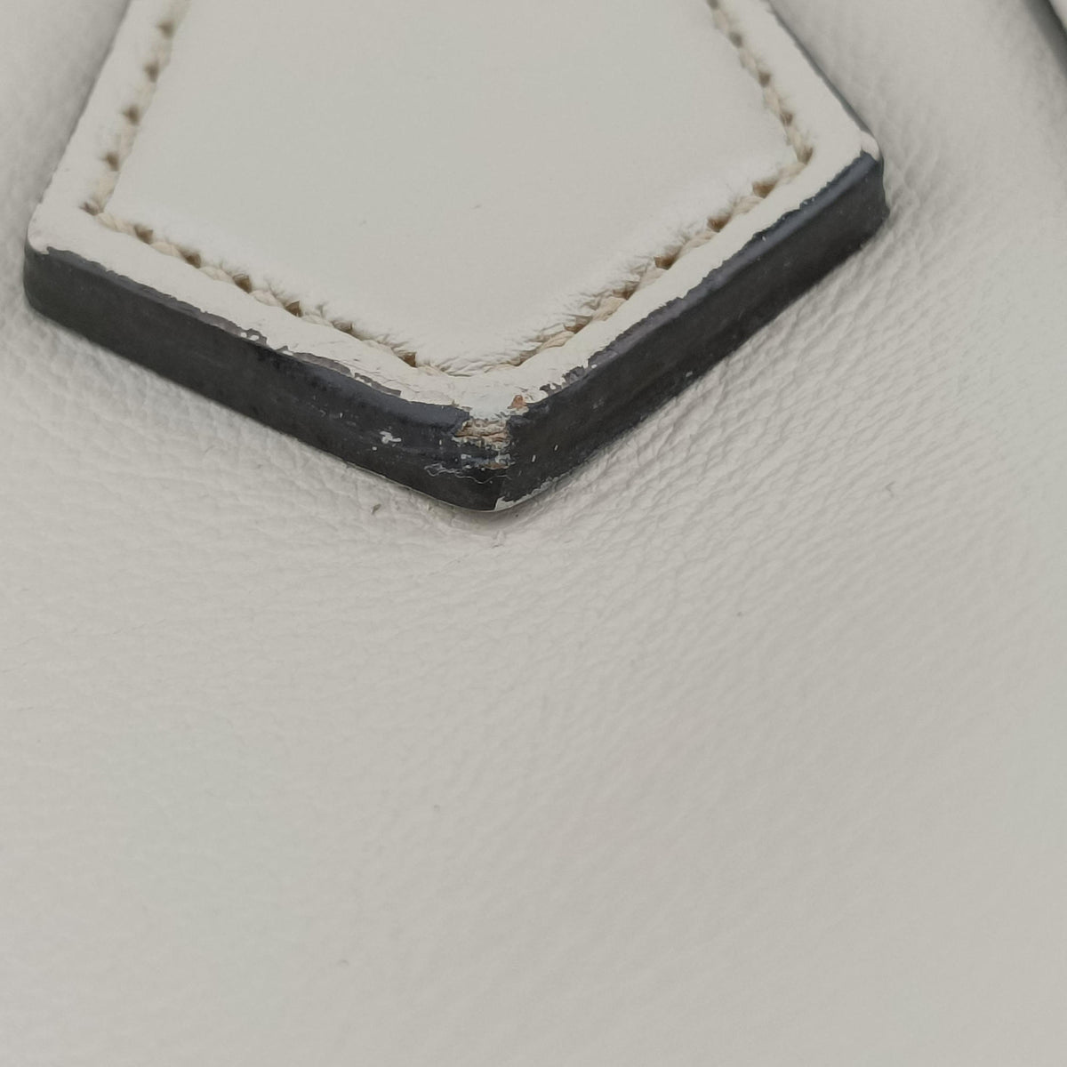 Pre-owned Gucci Diana Mini White Leather 655661 shoulderbag | stylenewstar