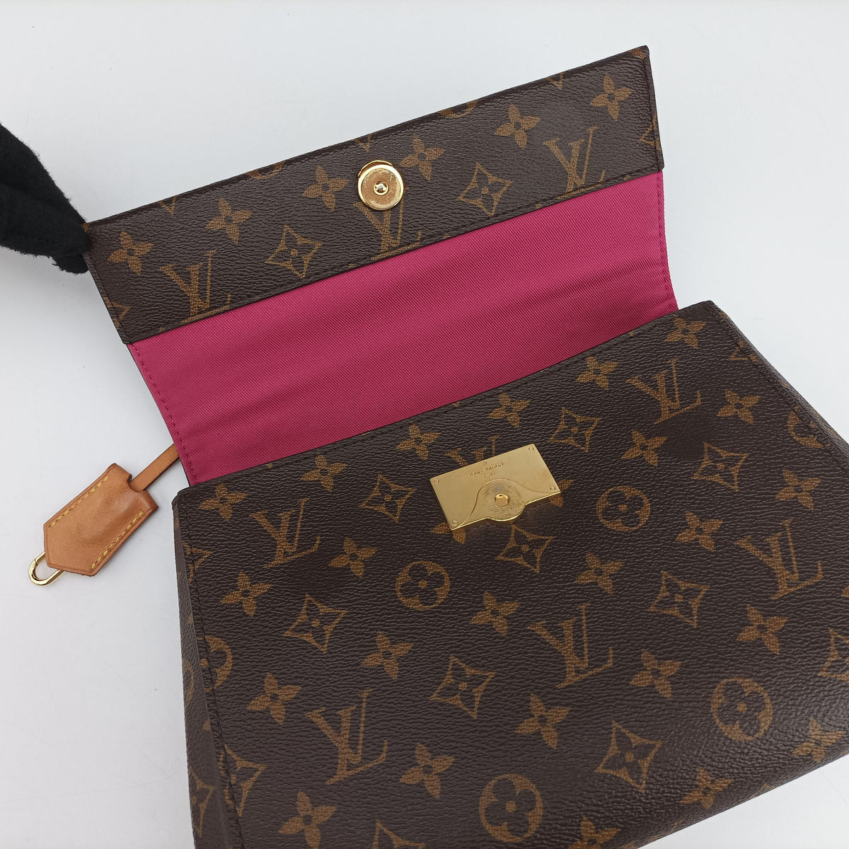 Vintage Louis Vuitton Cluny BB Brown Monogram Canvas M42738 shoulderbag | stylenewstar