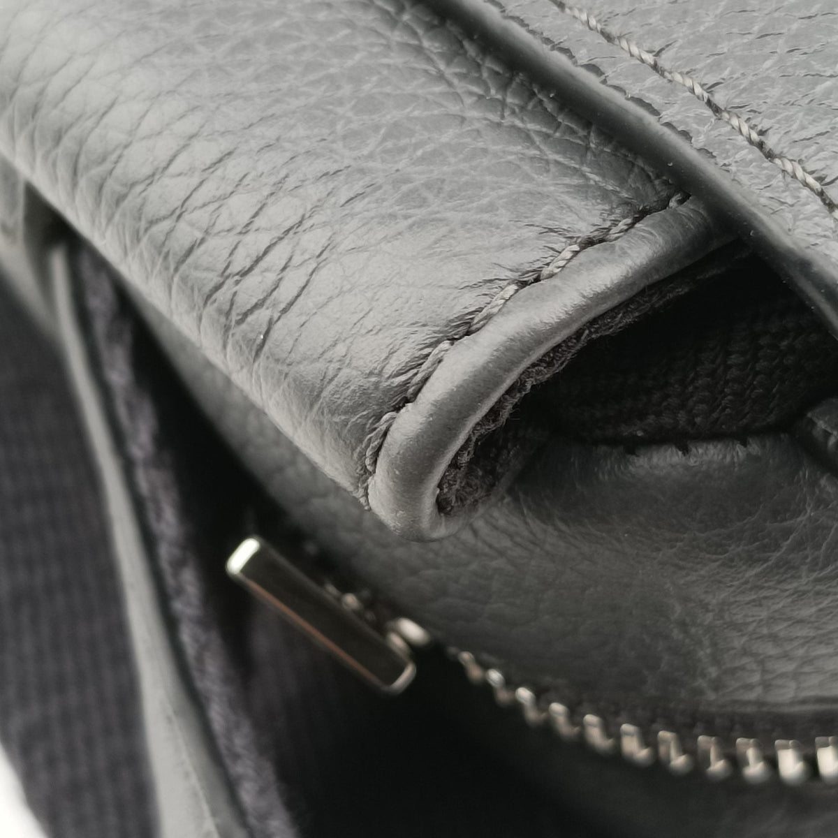Secondhand Loewe Military Messenger XS Grey Leather B553A72X21 shoulderbag | stylenewstar